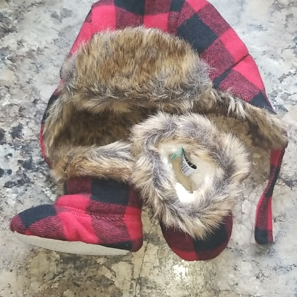 Indigobaby winter hat and boots set.